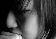女人伤心流泪的唯美头像图片,唯美伤感女人头像，倾诉无声的哀愁”